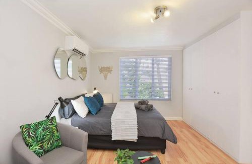 Parklands Apartment | Flatlet 2.1km from Iconic Blaauwberg Beach
