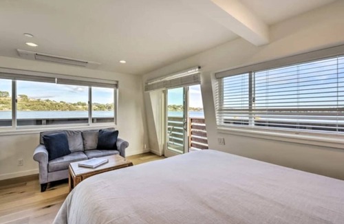 Mill Valley Apartment | Floating condo 'D' on Sausalito's Richardson Bay