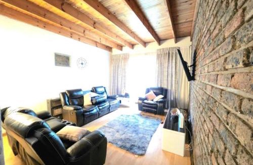 Vanderbijlpark House | Flora Gardens guest house