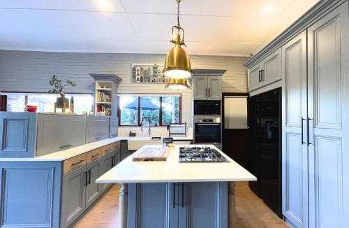 Keurboomstrand Villa | Forest Escape w Pool Jacuzzi Pizza Oven