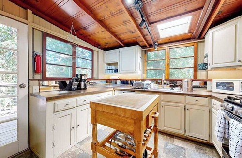 Forestville House | Forestville 3BR riverfront cabin with hot tub & redwood decks