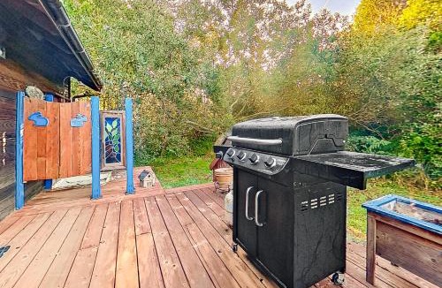 Cleone House | Fort Bragg Cottage - Walk to the Beach & Bluffs