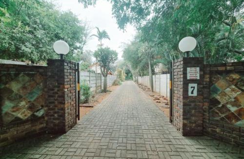 Lephalale House | Four Seasons Guesthouse - Hardekool 7