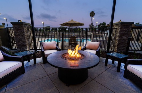 Newark Apartment | Free Breakfast. Pool. Shared BBQ. King Suite. 30 Min to Oakland Zoo!