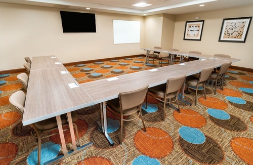 Newark Apartment | Free Breakfast. Pool. Shared BBQ. King Suite. 30 Min to Oakland Zoo!