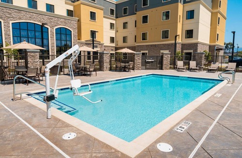 Newark Condo | Free Breakfast. Pool. Shared BBQ. King Suite. 30 Min to Oakland Zoo!