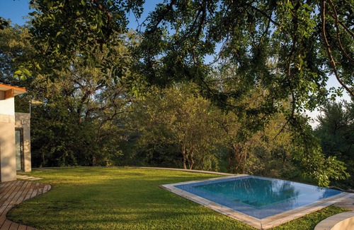 Hoedspruit Villa | Fully air conditioned grand suite with views to the riverine