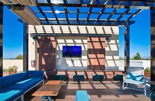 Shoreline West Apartment | Fully Furnished 1BR | Kitchen & Laundry | Pool | Mountain View