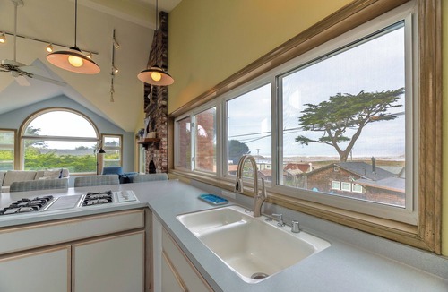 Salmon Creek House | Fun-in-the-Sun! Bodega Bay Playcation~Walk2Beach/WiFi/Sauna~Ocean Oasis