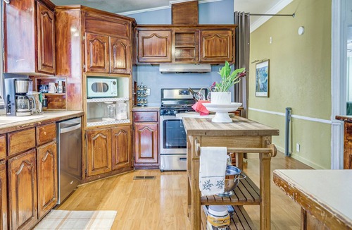 Clear Lake House | Fun w/Family! Clearlake Getaway w/Private Yard