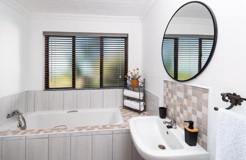 Brandwag Apartment | Fungamukaba Sanctuary - Stone Cottage