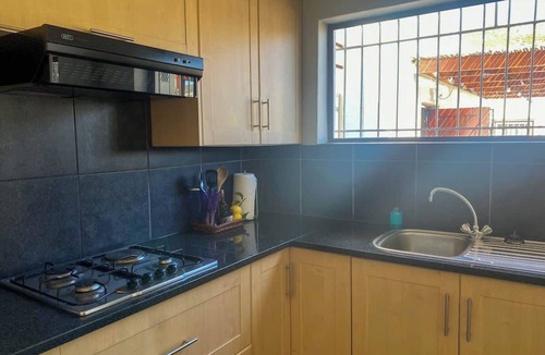 Fish Hoek House | Fuss-Free Family home | Pool & Fireplace