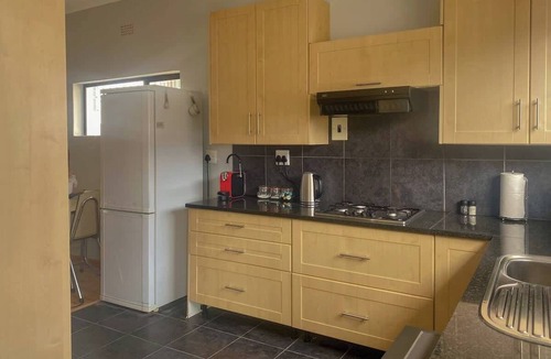 Fish Hoek House | Fuss-Free Family home | Pool & Fireplace