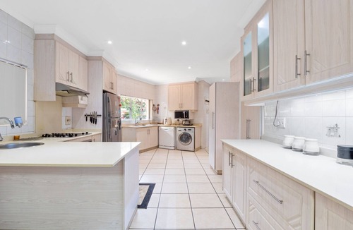 La Lucia House | Gainsford Place 26 - Five Bedroom House, Sleeps 10
