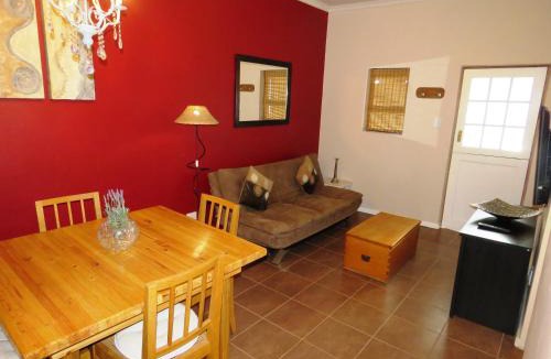 Gansbaai Apartment | Gansbaai Central Accommodation Sleeps 2 adults and 2 kids under 10 years