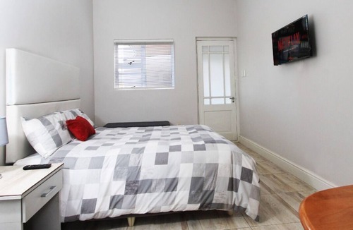 Rondebosch Bed & Breakfast | Garden Cottage Guest House