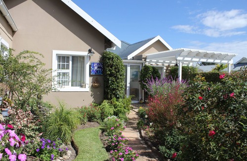 Sedgefield Cottage | GARDEN ROUTE SELF CATERING HOUSE - HUBBS PLACE is in Sedgefield close to Knysna