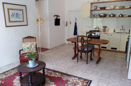 Rosebank Apartment | Garden View Getaway