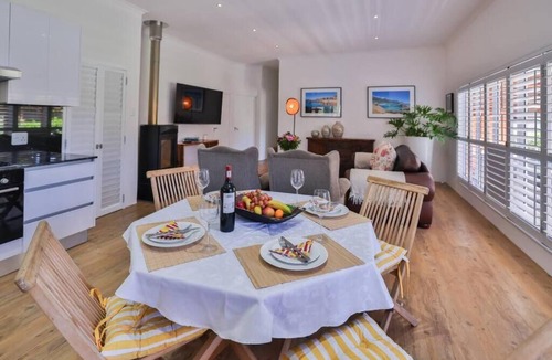 Belville Apartment | Garten Wohnung mit Pool