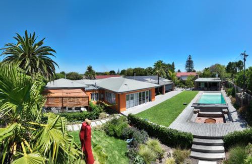 Belville Apartment | Garten Wohnung mit Pool, 2 Schlafzimmer