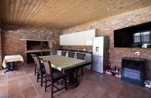 Belville Apartment | Garten Wohnung mit Pool, 2 Schlafzimmer