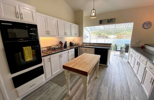 Stinson Beach House | GATED SEADRIFT LAGOON HOME WITH ALL THE TOYZ! 2BR/2BA 4/BEDS SLEEPS 8 PETS YES!