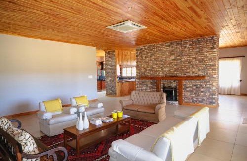 Blue Crane Route Apartment | Geluk Farmhouse