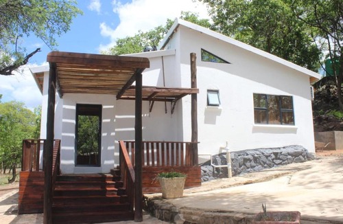 Tzaneen Cabin | GEORGE B BOUTIQUE LODGE Executive Suite