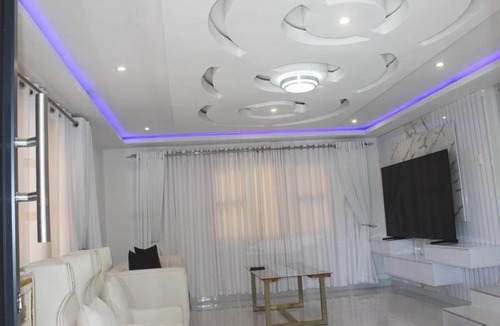 Tzaneen Cabin | GEORGE B BOUTIQUE LODGE Executive Suite