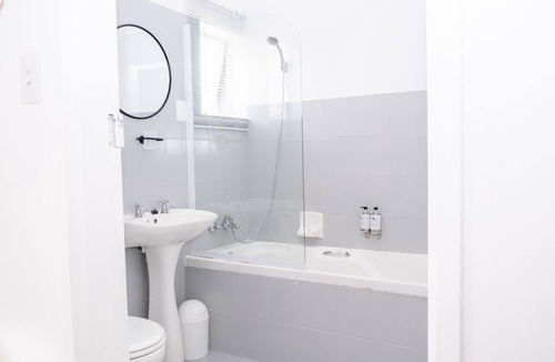 George Central House | George Lodge International