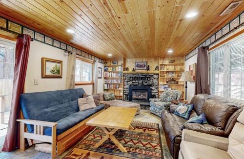 Black Bart House | Get outside and play in South Lake Tahoe - minutes to Heavenly & lake