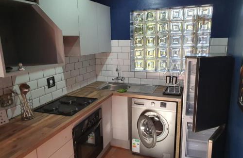 Benoni Apartment | GILLFORD GALLERY ACCOMMODATION
