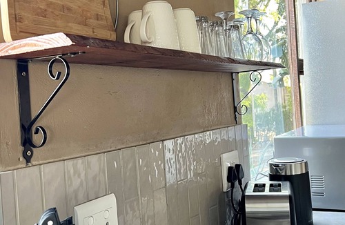 Nelspruit House | Giraffes view Guesthouse - LoerieRoep Unit 10