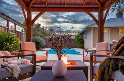North Junior College Neighborhood Association House | Glen by AvantStay | Sleek & Charming Home in Wine Country w/ Pool & Hot Tub