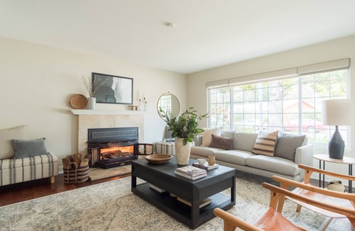 North Junior College Neighborhood Association House | Glen by AvantStay | Sleek & Charming Home in Wine Country w/ Pool & Hot Tub