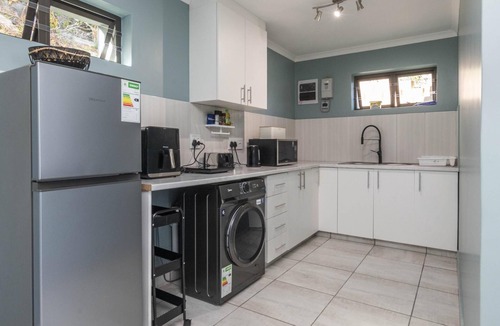 Fish Hoek Apartment | Glen Marine Sea & Mountain Stay