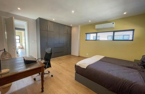 Glenhazel House | Glenhazel house 5BR Unit B