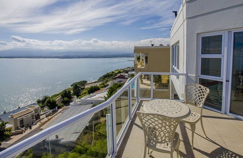 Mountainside Apartment | Gordon's Bay | Protea Place Luxury One BR Apt