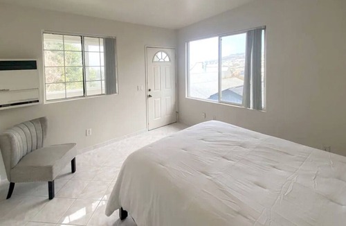 Daly City House | Gorgeous 2 bedroom house 5 min to Daly City BART