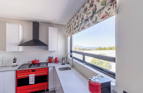 Somerset West Villa | Gorgeous 3-bedroom villa with mountain and ocean views in Somerset West