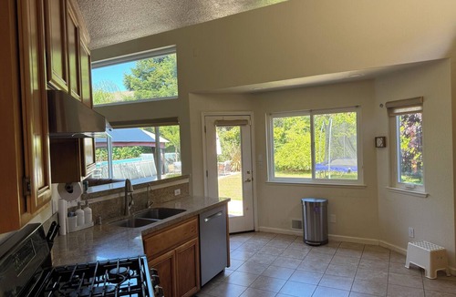 San Jose House | Gorgeous 4-bed, 3 bath house with AC in lovely San Jose