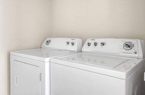 Downtown Apartment | Gorgeous Campbell 2BR w/ Pool, Gym & W/D, near eBay & WF, by Blueground