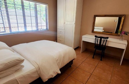Winston Park Apartment | Gorgeous Garden Villa 3