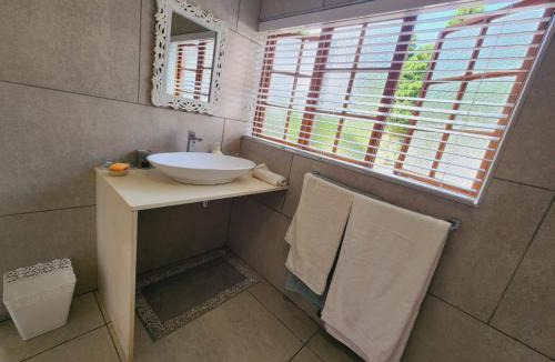Winston Park House | Gorgeous Garden Villa
