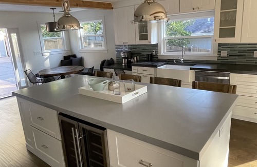 Healdsburg House | Gorgeous Healdsburg house in town. Great location, fire pit, yard, huge kitchen!