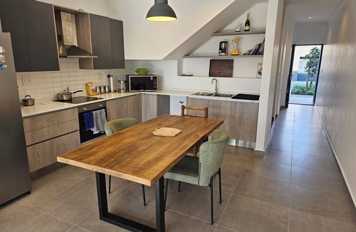 Cape Town House | Gorgeous & tasteful La Serena Magnifique family home close to Big Bay beach
