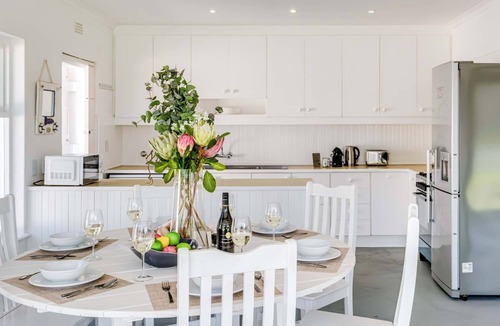 Hout Bay House | Gorgeous Views and Tranquility at Villa Santorini