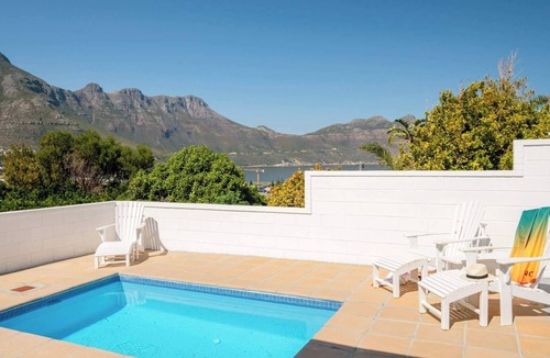 Hout Bay House | Gorgeous Views and Tranquility at Villa Santorini
