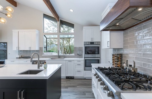 Glen Ellen House | Gorgeous Vineyard Views, Large private home w/heated Pool & Hot Tub included!