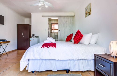 Kempton Park Bed & Breakfast | Grace Guesthouse and Tour, your home in South Africa and Southern Africa.